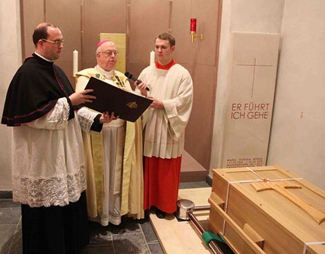 Archbishop Becker offers his prayer